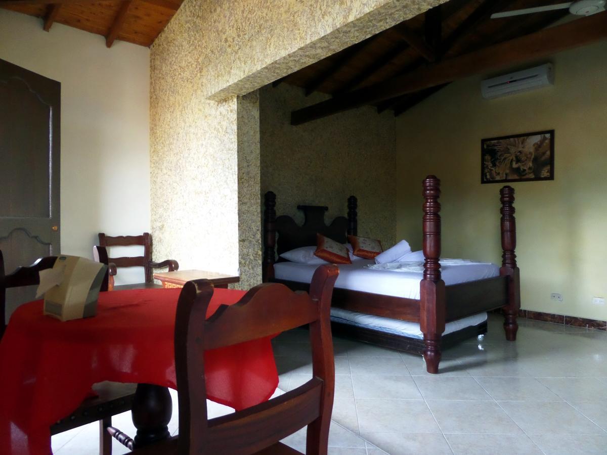 Отель Casa Morales Santa Fe Санта-Фе-де-Антьокия Экстерьер фото